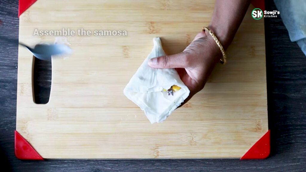 seal by adding cornflour paste